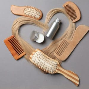 Domowe SPA z pielęgnacją włosów grzebienie i szczotki